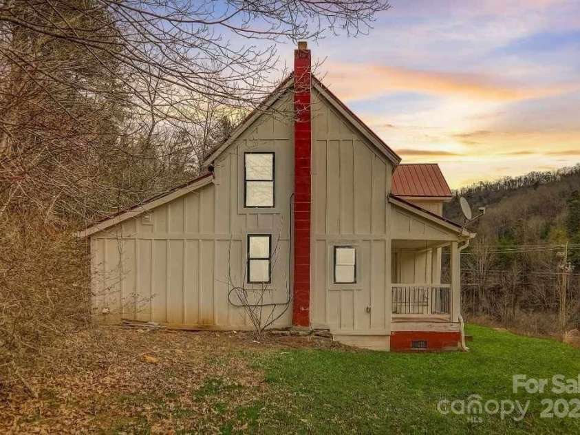 14 Old Mater Farm Road, Sylva, NC 28779.  MLS# CAR4319211, YatesRealty ID 926. 