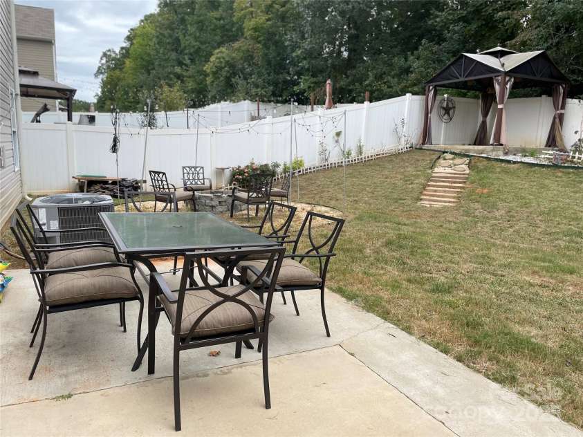 529 Elmwood Pond Court, Charlotte, NC 28214.  MLS# CAR4214332, YatesRealty ID 926. 