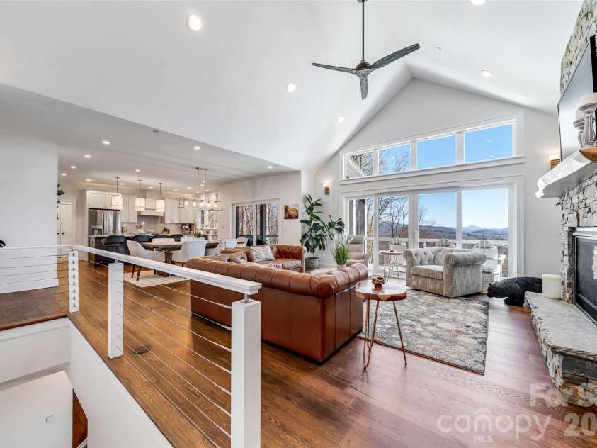 98 Rock Cliff Way, Hendersonville, NC 28791.  MLS# CAR4363363, YatesRealty ID 9260. 