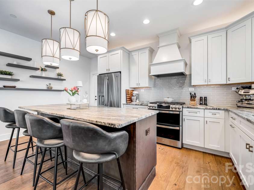 98 Rock Cliff Way, Hendersonville, NC 28791.  MLS# CAR4363363, YatesRealty ID 9260. 