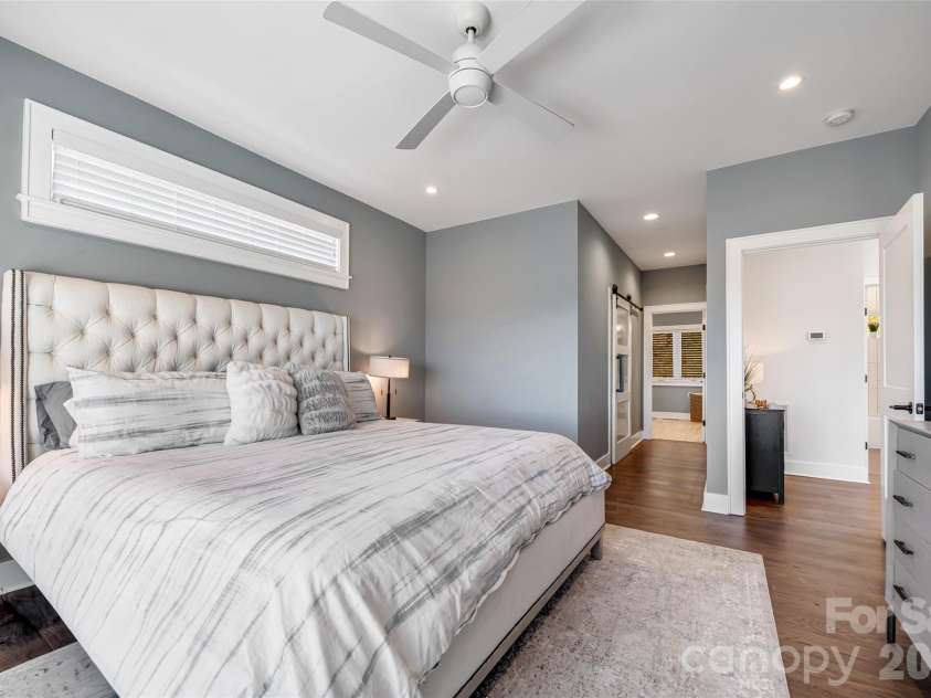 98 Rock Cliff Way, Hendersonville, NC 28791.  MLS# CAR4363363, YatesRealty ID 9260. 