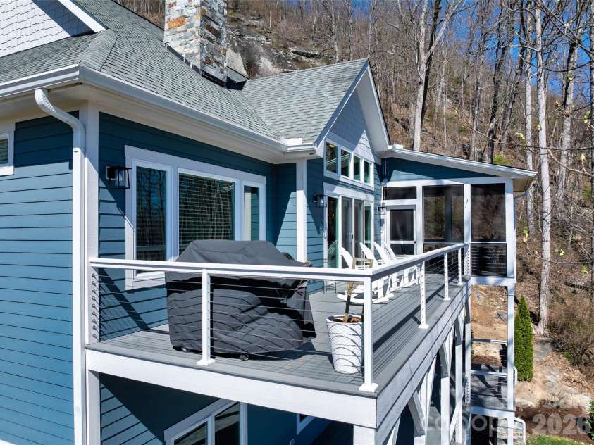 98 Rock Cliff Way, Hendersonville, NC 28791.  MLS# CAR4363363, YatesRealty ID 9260. 
