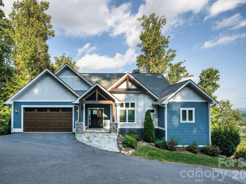 98 Rock Cliff Way, Hendersonville, NC 28791.  MLS# CAR4363363, YatesRealty ID 9260. 