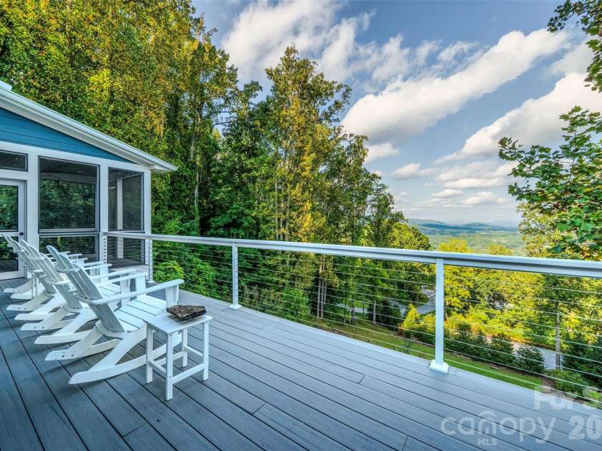 98 Rock Cliff Way, Hendersonville, NC 28791.  MLS# CAR4363363, YatesRealty ID 9260. 