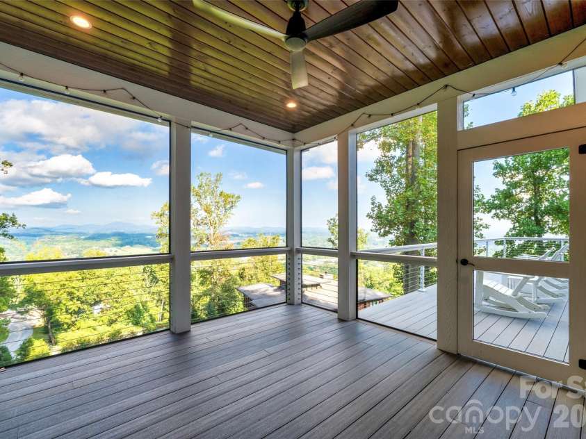 98 Rock Cliff Way, Hendersonville, NC 28791.  MLS# CAR4363363, YatesRealty ID 9260. 