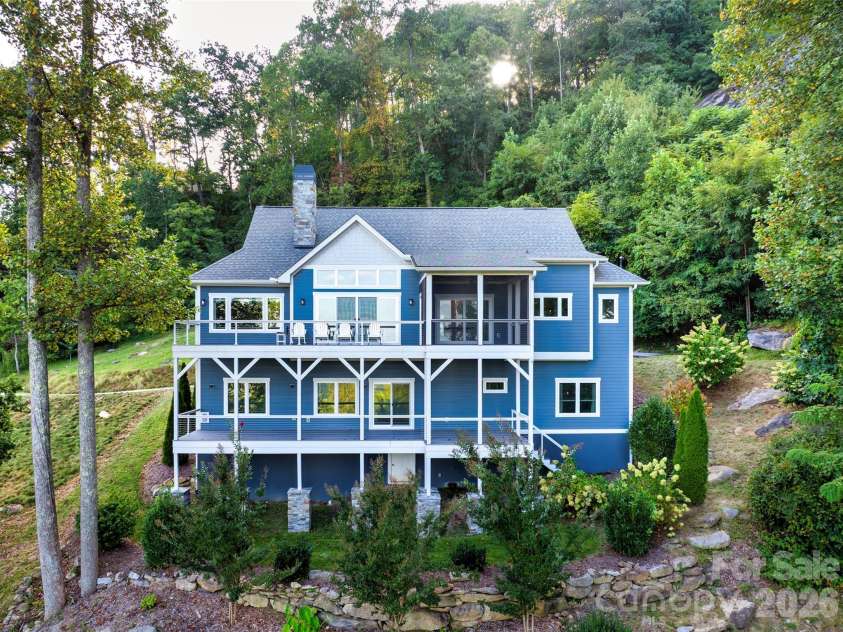 98 Rock Cliff Way, Hendersonville, NC 28791.  MLS# CAR4363363, YatesRealty ID 9260. 