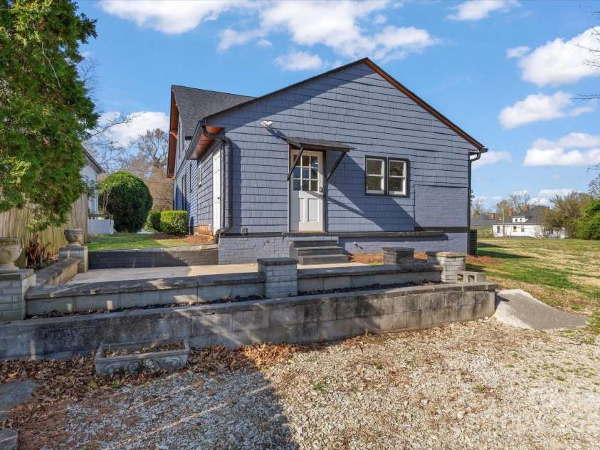 126 Henderson Street, Salisbury, NC 28144.  MLS# CAR4240582, YatesRealty ID 9261. 