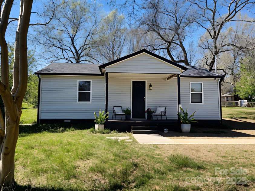 915 2nd Street, Kings Mountain, NC 28086.  MLS# CAR4238233, YatesRealty ID 9262. 