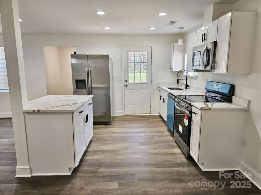 915 2nd Street, Kings Mountain, NC 28086.  MLS# CAR4238233, YatesRealty ID 9262. 