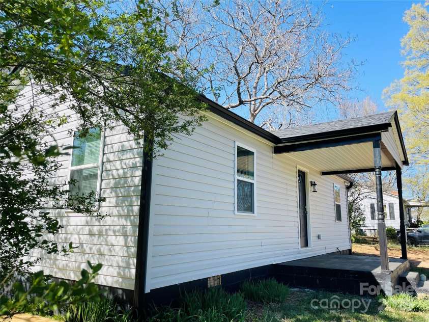 915 2nd Street, Kings Mountain, NC 28086.  MLS# CAR4238233, YatesRealty ID 9262. 