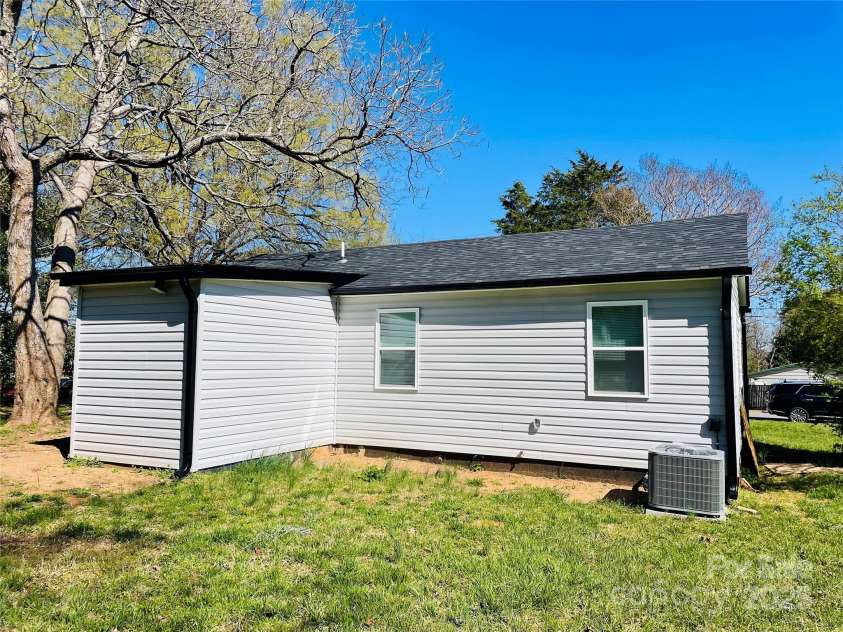 915 2nd Street, Kings Mountain, NC 28086.  MLS# CAR4238233, YatesRealty ID 9262. 