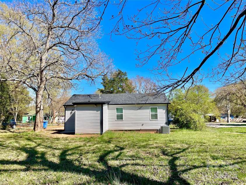 915 2nd Street, Kings Mountain, NC 28086.  MLS# CAR4238233, YatesRealty ID 9262. 