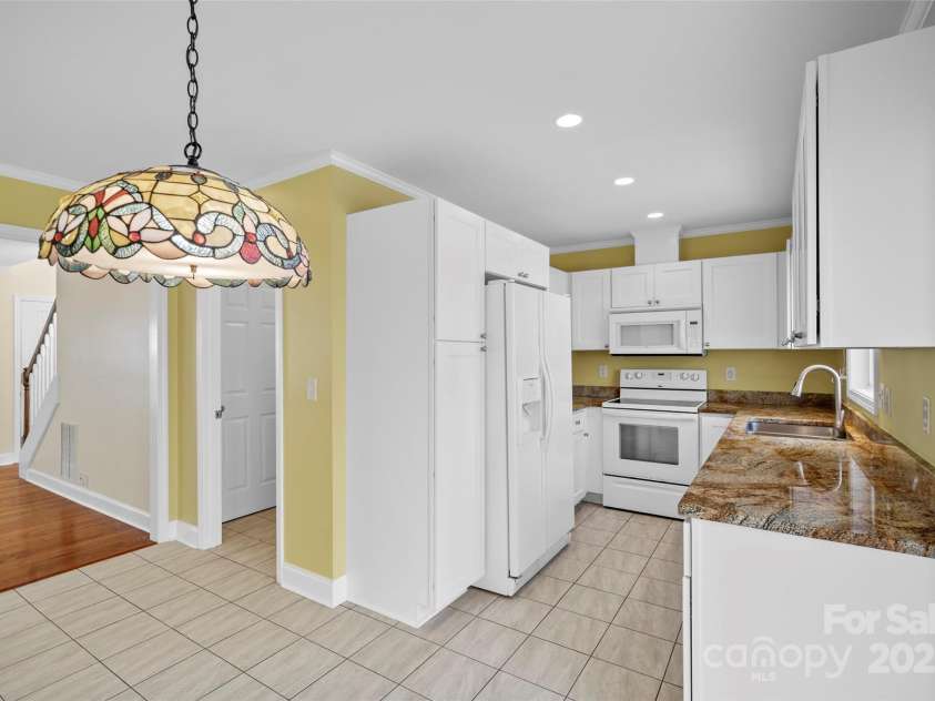 272 Paint Fork Road, Barnardsville, NC 28709.  MLS# CAR4225588, YatesRealty ID 9264. Kitchen