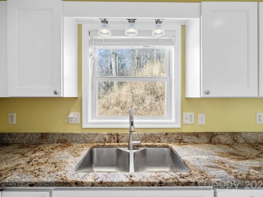 272 Paint Fork Road, Barnardsville, NC 28709.  MLS# CAR4225588, YatesRealty ID 9264. Kitchen