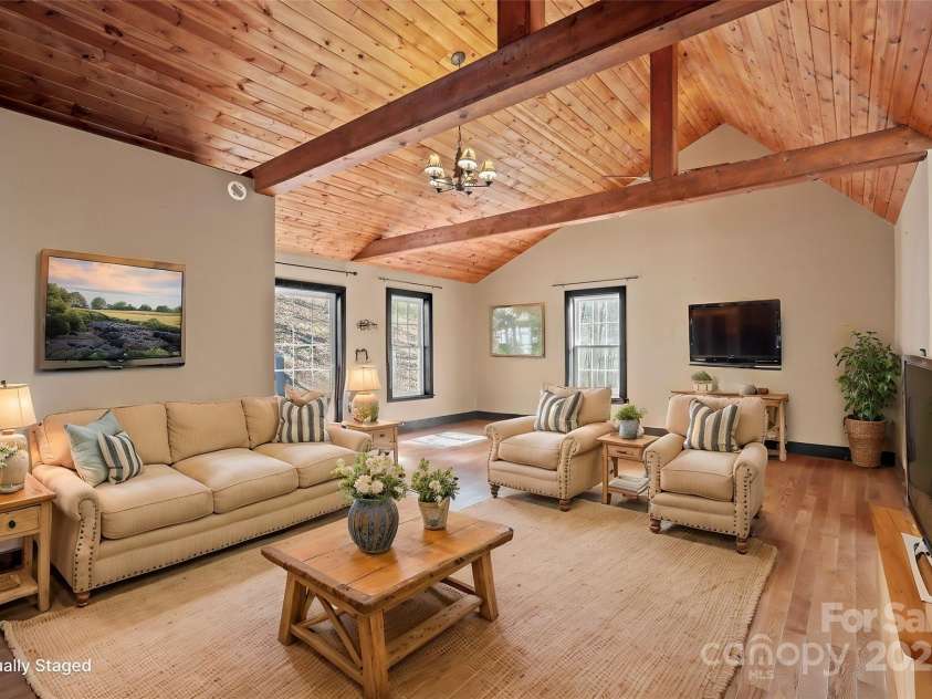 272 Paint Fork Road, Barnardsville, NC 28709.  MLS# CAR4225588, YatesRealty ID 9264. Room over the Garage