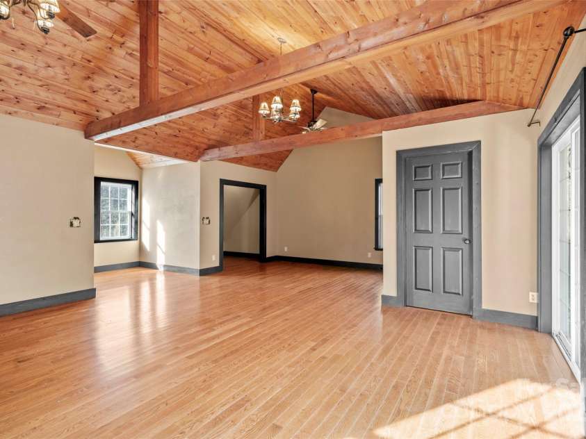 272 Paint Fork Road, Barnardsville, NC 28709.  MLS# CAR4225588, YatesRealty ID 9264. Room over the Garage