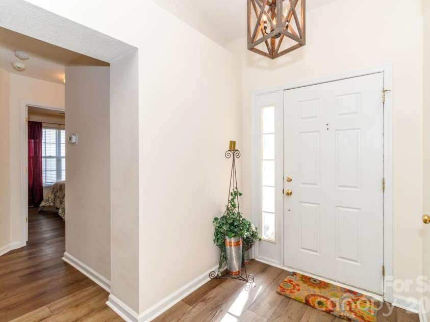6425 Tunston Lane, Charlotte, NC 28269.  MLS# CAR4335709, YatesRealty ID 9264. 