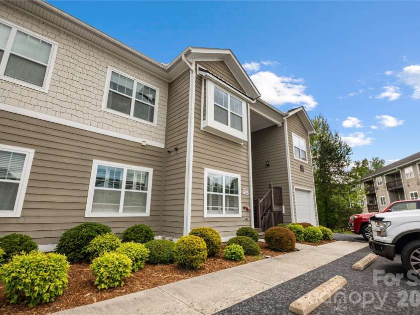 124 Foxden Drive, Fletcher, NC 28732.  MLS# CAR4244379, YatesRealty ID 9265. 
