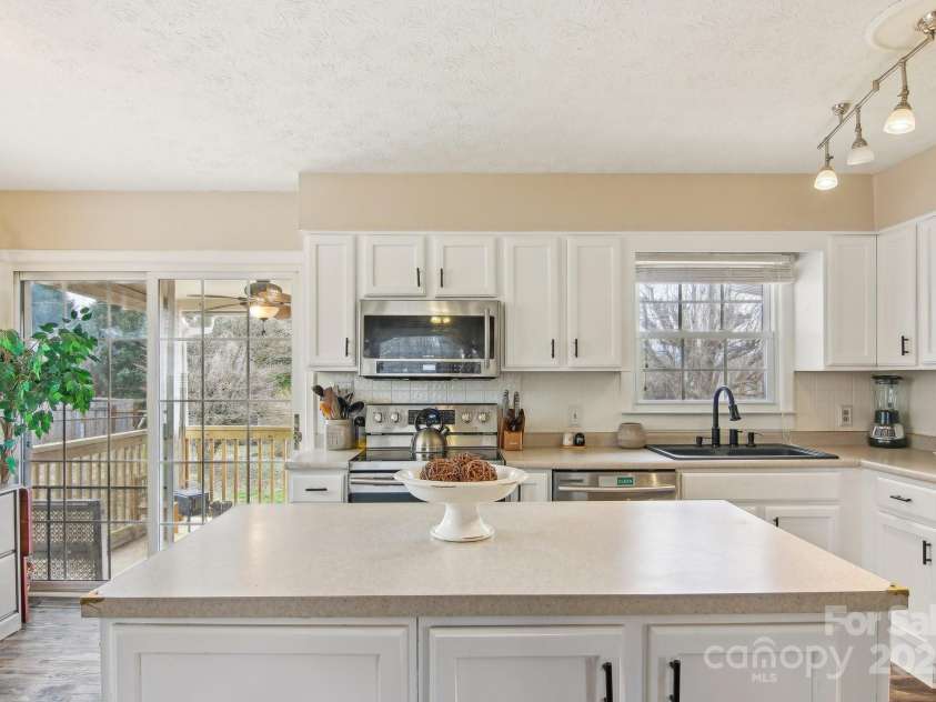 403 Crest Road, East Flat Rock, NC 28726.  MLS# CAR4230629, YatesRealty ID 9266. 