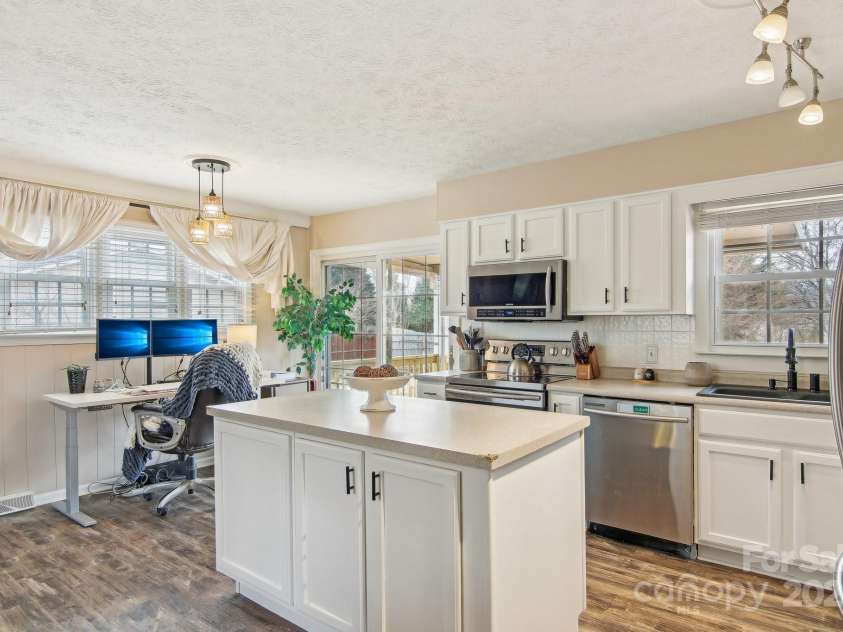 403 Crest Road, East Flat Rock, NC 28726.  MLS# CAR4230629, YatesRealty ID 9266. Kitchen