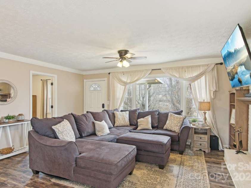 403 Crest Road, East Flat Rock, NC 28726.  MLS# CAR4230629, YatesRealty ID 9266. Living Room