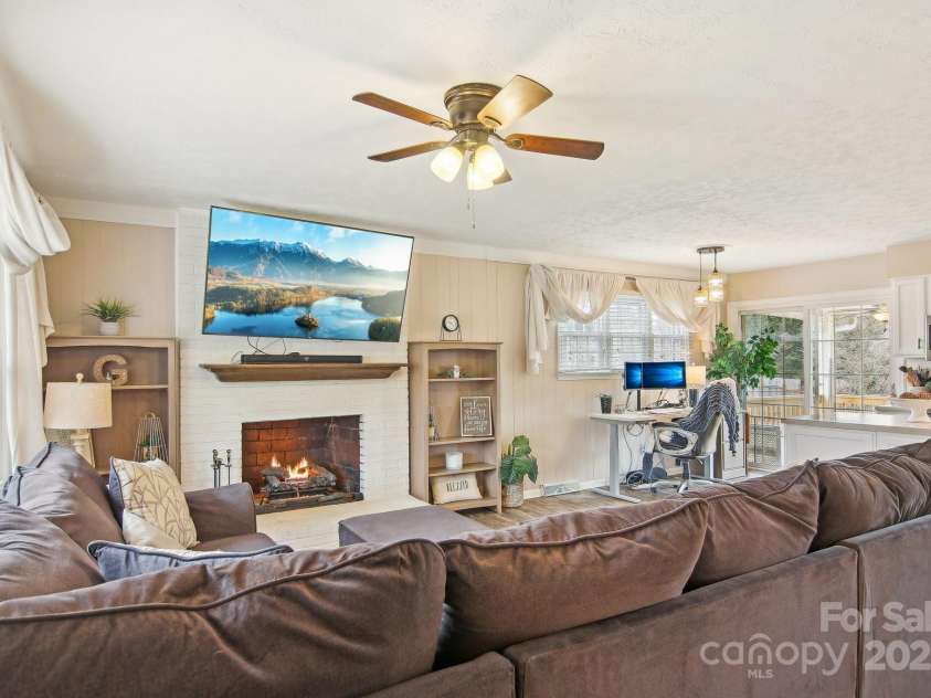403 Crest Road, East Flat Rock, NC 28726.  MLS# CAR4230629, YatesRealty ID 9266. Open Concept