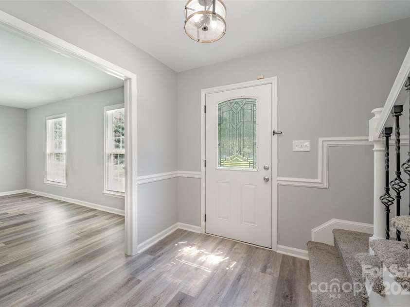 5915 Bluebonnet Road, Charlotte, NC 28212.  MLS# CAR4285336, YatesRealty ID 9266. 