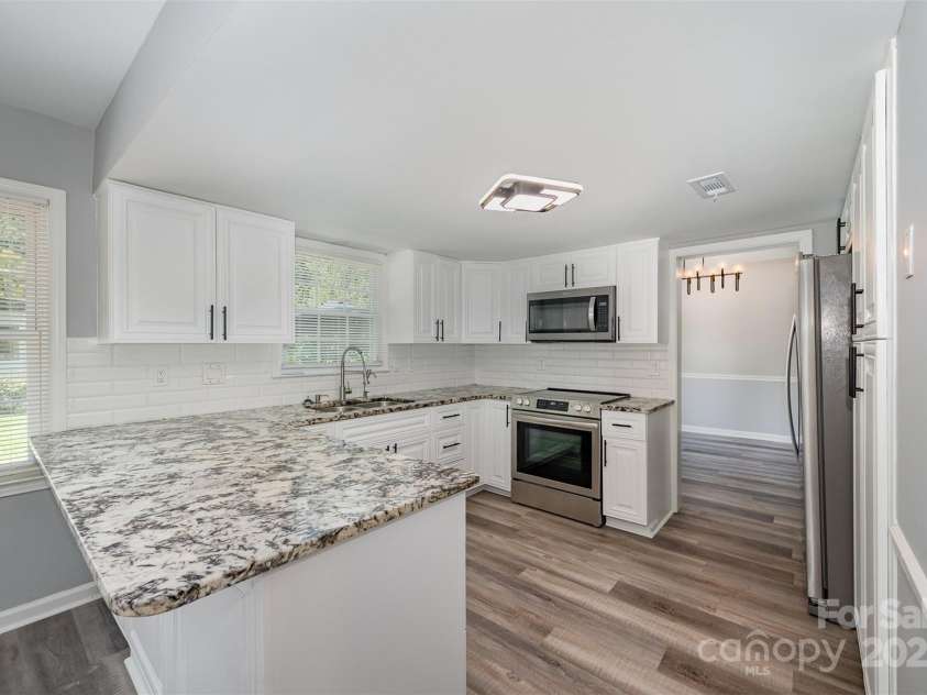 5915 Bluebonnet Road, Charlotte, NC 28212.  MLS# CAR4285336, YatesRealty ID 9266. 