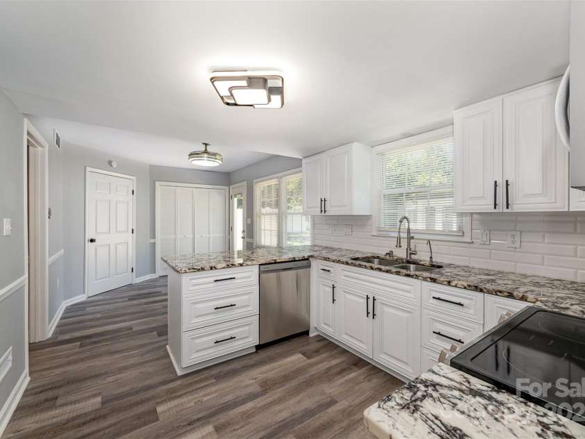 5915 Bluebonnet Road, Charlotte, NC 28212.  MLS# CAR4285336, YatesRealty ID 9266. 
