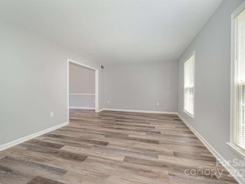 5915 Bluebonnet Road, Charlotte, NC 28212.  MLS# CAR4285336, YatesRealty ID 9266. 