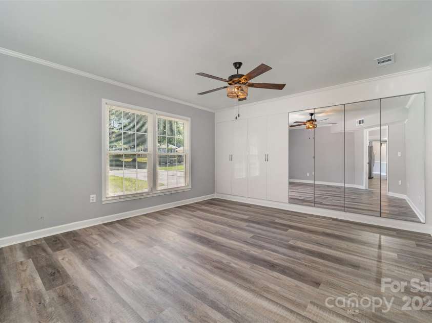 5915 Bluebonnet Road, Charlotte, NC 28212.  MLS# CAR4285336, YatesRealty ID 9266. 