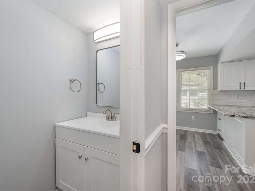 5915 Bluebonnet Road, Charlotte, NC 28212.  MLS# CAR4285336, YatesRealty ID 9266. 