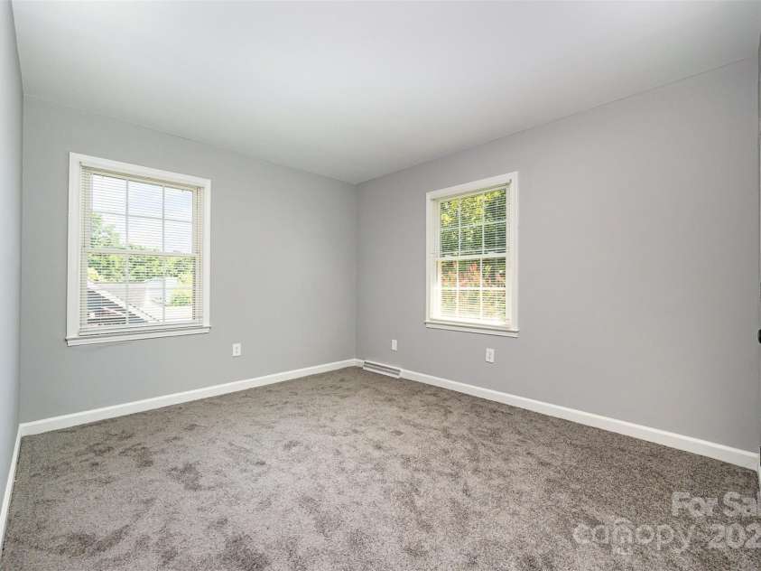 5915 Bluebonnet Road, Charlotte, NC 28212.  MLS# CAR4285336, YatesRealty ID 9266. 