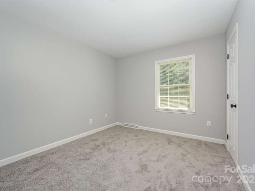 5915 Bluebonnet Road, Charlotte, NC 28212.  MLS# CAR4285336, YatesRealty ID 9266. 