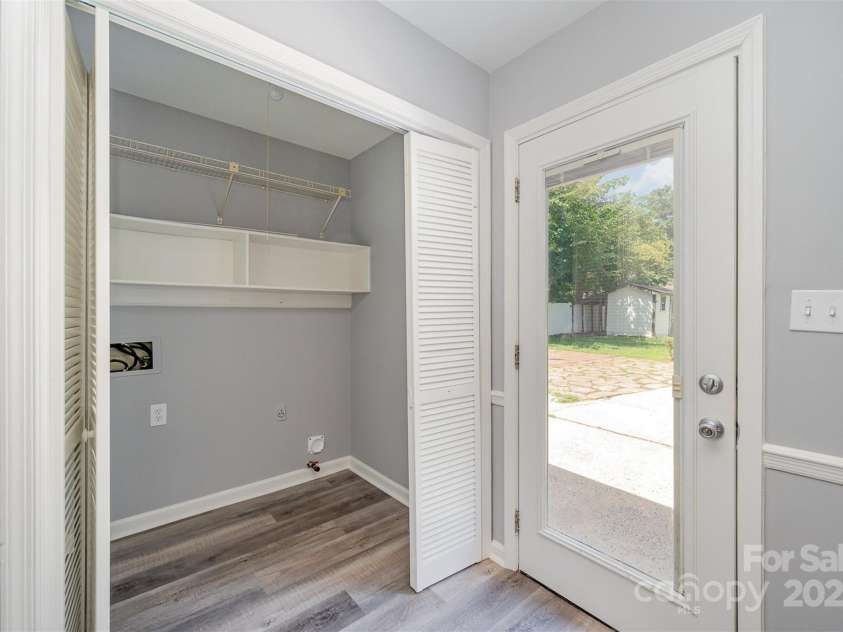 5915 Bluebonnet Road, Charlotte, NC 28212.  MLS# CAR4285336, YatesRealty ID 9266. 