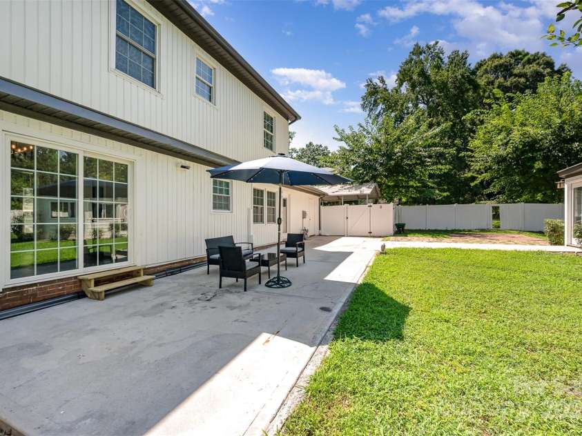 5915 Bluebonnet Road, Charlotte, NC 28212.  MLS# CAR4285336, YatesRealty ID 9266. 