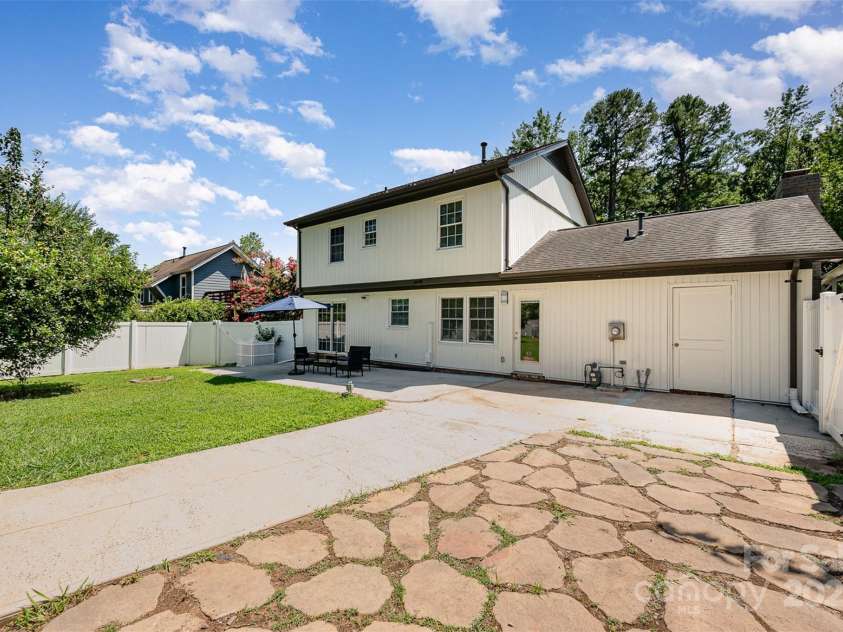 5915 Bluebonnet Road, Charlotte, NC 28212.  MLS# CAR4285336, YatesRealty ID 9266. 