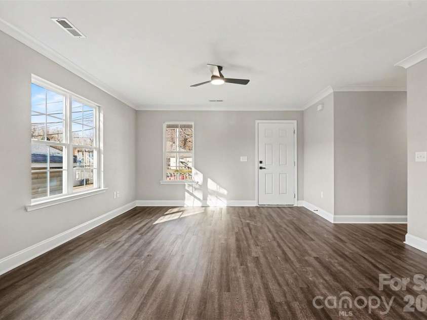 925 Randolph Street, High Point, NC 27260.  MLS# CAR4345152, YatesRealty ID 9268. 