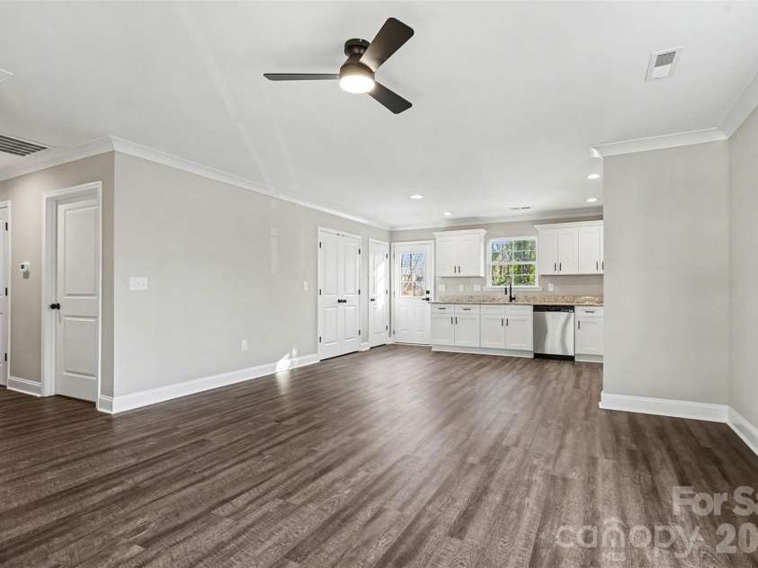 925 Randolph Street, High Point, NC 27260.  MLS# CAR4345152, YatesRealty ID 9268. 