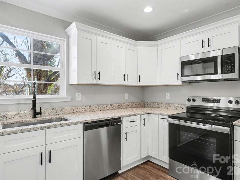 925 Randolph Street, High Point, NC 27260.  MLS# CAR4345152, YatesRealty ID 9268. 