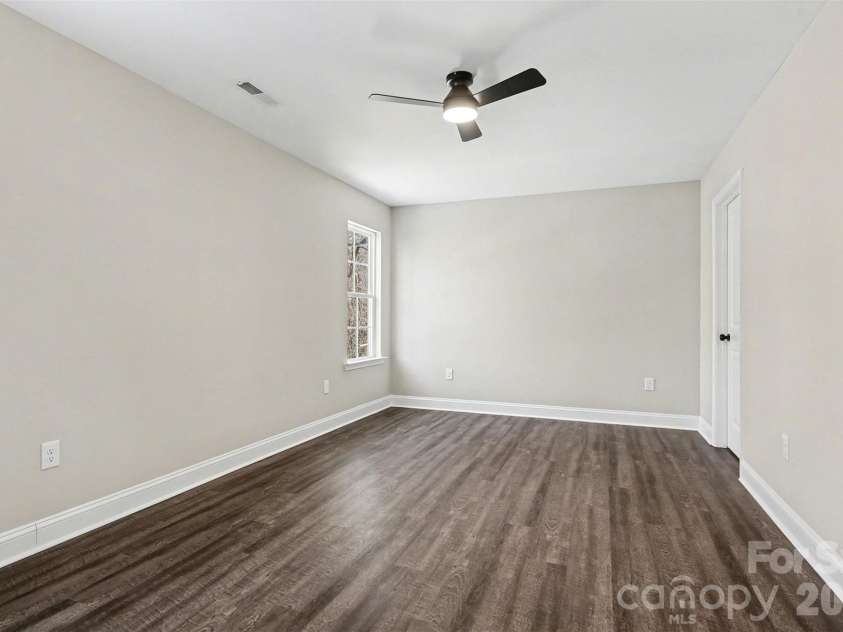 925 Randolph Street, High Point, NC 27260.  MLS# CAR4345152, YatesRealty ID 9268. 
