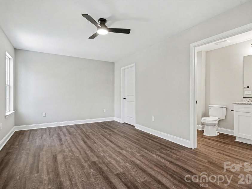 925 Randolph Street, High Point, NC 27260.  MLS# CAR4345152, YatesRealty ID 9268. 