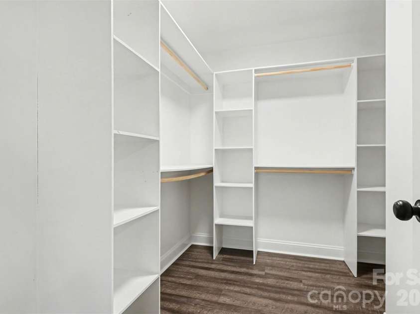 925 Randolph Street, High Point, NC 27260.  MLS# CAR4345152, YatesRealty ID 9268. 