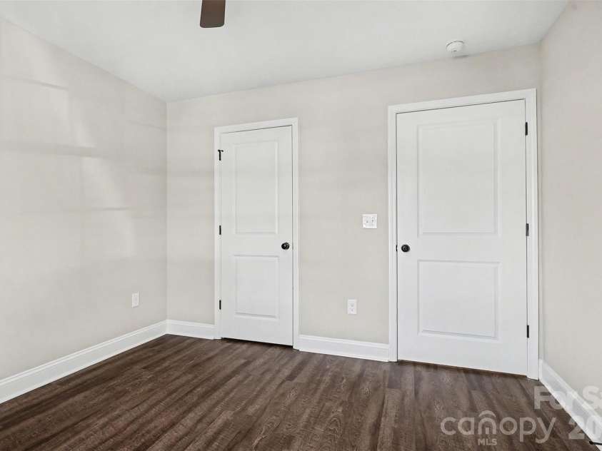 925 Randolph Street, High Point, NC 27260.  MLS# CAR4345152, YatesRealty ID 9268. 