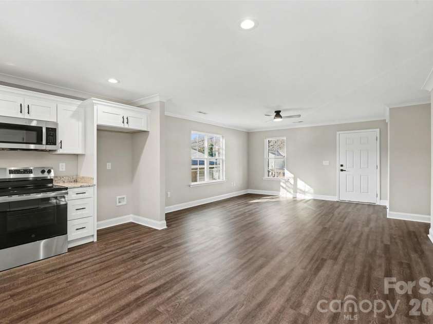 925 Randolph Street, High Point, NC 27260.  MLS# CAR4345152, YatesRealty ID 9268. 