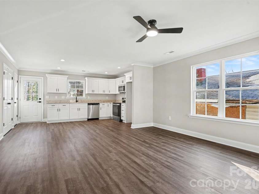 925 Randolph Street, High Point, NC 27260.  MLS# CAR4345152, YatesRealty ID 9268. 
