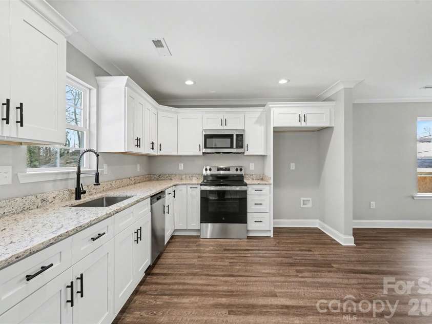 925 Randolph Street, High Point, NC 27260.  MLS# CAR4345152, YatesRealty ID 9268. 