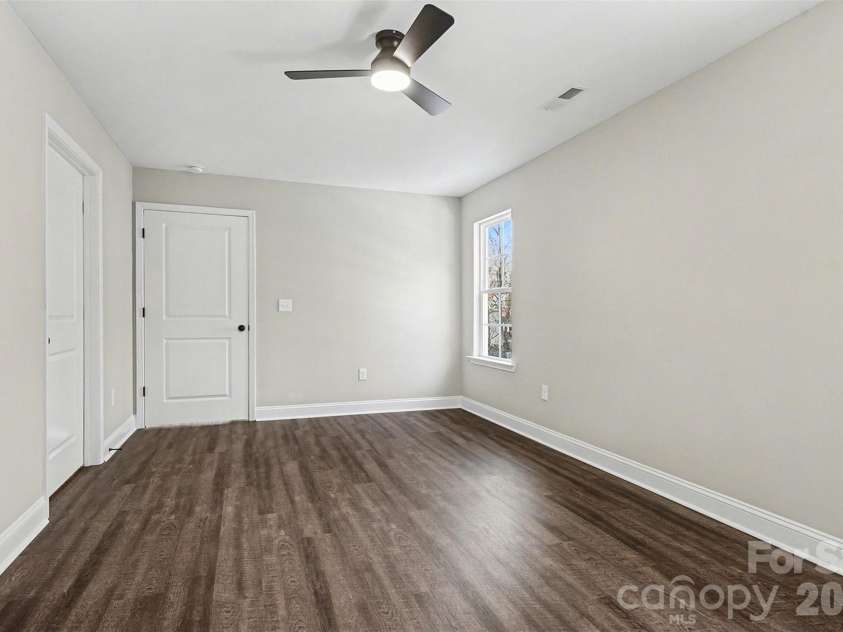 925 Randolph Street, High Point, NC 27260.  MLS# CAR4345152, YatesRealty ID 9268. 