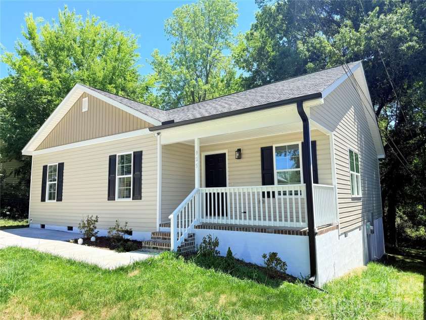 925 Randolph Street, High Point, NC 27260.  MLS# CAR4345152, YatesRealty ID 9268. 