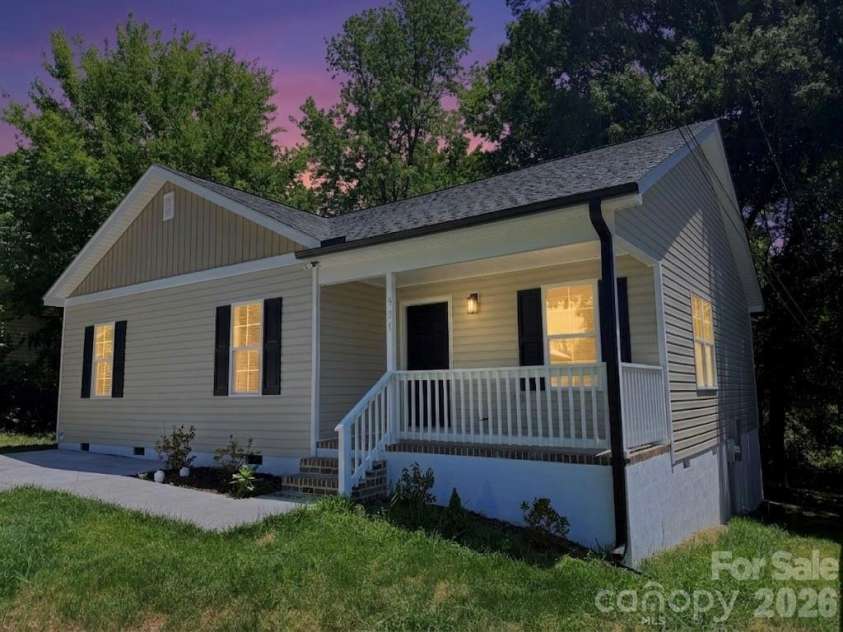 925 Randolph Street, High Point, NC 27260.  MLS# CAR4345152, YatesRealty ID 9268. 